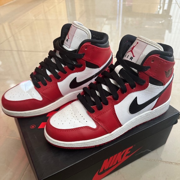 Nike Air Jordan 1 Retro Hi OG - Chicago